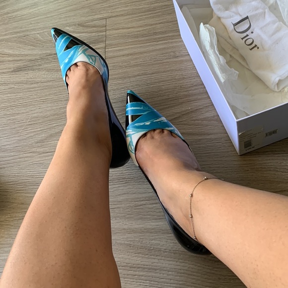 Re-soled Christian Dior Pumps in black with hand painted flowers - Picture 2 of 9